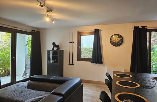 Cran-Gevrier Apartment | Family Modern Green Loft –La Tonnelle | Parking & Garden