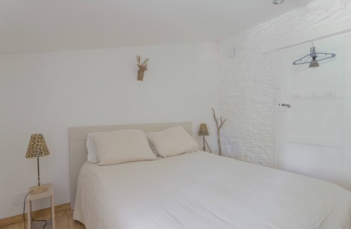 Glorianes Bed & Breakfast | Family Suite – Spacious Accommodation in a Stone House with Mountain Views