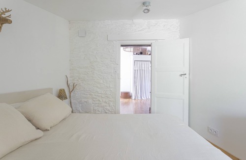 Glorianes Bed & Breakfast | Family Suite – Spacious Accommodation in a Stone House with Mountain Views