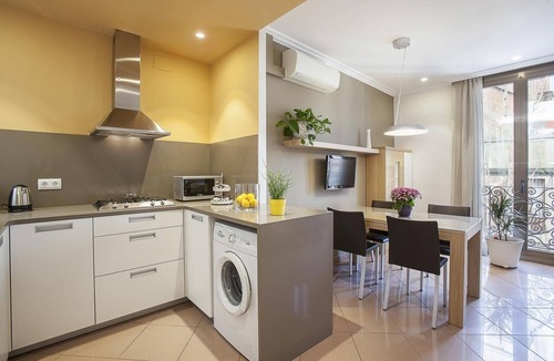 Gothic Quarter Apartment | Fantastic GroupFlat: 12-Bedr. 5-Bathr. for 19 people, Central Barcelona! Ask us!