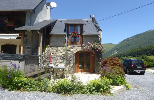 Campan Cottage | Farmhouse Gite In Beautiful Mountain Location, Heated Pool & Hot Tub.