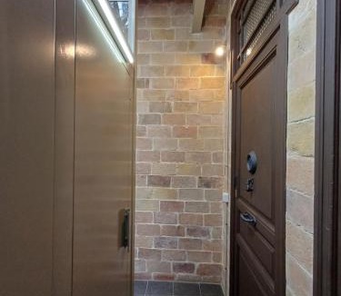 Vic Apartment | FeelhomeVIC. Ático con terraza en centro histórico