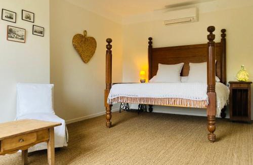 Chabeuil House | ferme st pierre 2 suites avec repas, piscine, clim, cheminée ou baignoire spa