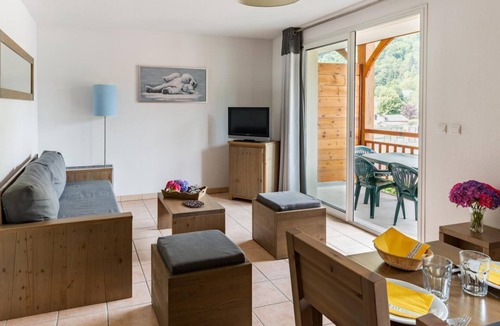 Saint-Mamet Apartment | Fitness, swimming pool, sauna, hammam, terrace, balcony, tv, ski locker, 50m², Luchon-Superbagnères