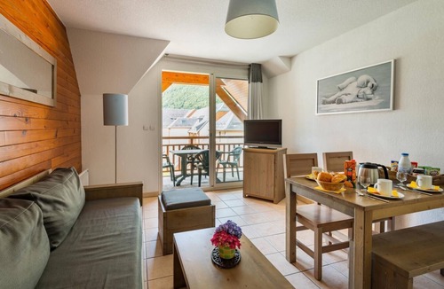 Saint-Mamet Apartment | Fitness, swimming pool, sauna, hammam, terrace, balcony, tv, ski locker, 50m², Luchon-Superbagnères