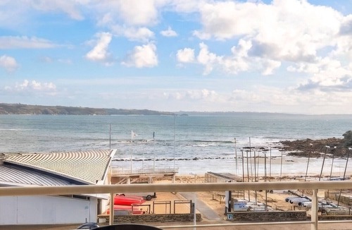 Plougonvelin Apartment | Flat with a balcony overlooking the sea, 50 metres from the beach