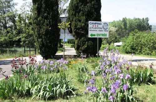 Saint-Privat Ski Chalet | Flower Camping Le Plan d'Eau - Ardèche * - CONFORT TINY chalet 20m² (1 bedroom - 2 people) + Covered terrace + Air conditioning for 2 people