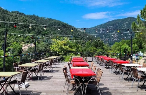 Champel House | Flower Camping Mas de Champel * - Homeflower Premium 26.5m² - 2 bedrooms + terrace + TV + Air conditioning + Sheets + Towels 4 people