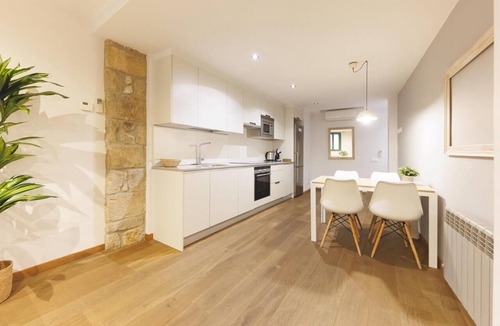 Barri Vell Apartment | Força 17 Pedra - Apartment Girona | Bravissimo