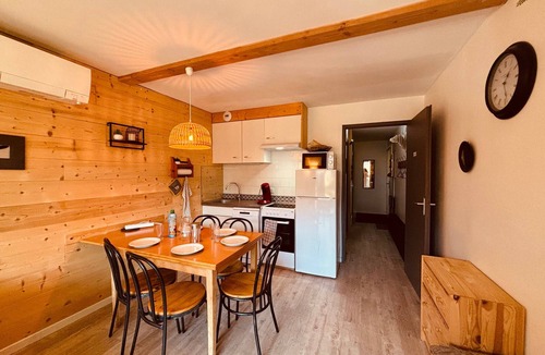 Autrans Apartment | Renovated 3-star apartment, balcony, ski nearby
