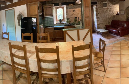Camps-Saint-Mathurin-Leobazel House | Holiday Home "Les Fourniols" with Private Garden and Shared Indoor Pool
