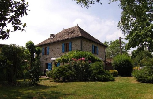 Camps-Saint-Mathurin-Leobazel House | Holiday Home "Les Fourniols" with Private Garden and Shared Indoor Pool