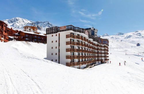 Val-Thorens Apartment | Wifi, ski-in/ski-out & foot of the slopes, tv, ski locker, 25m², Val Thorens