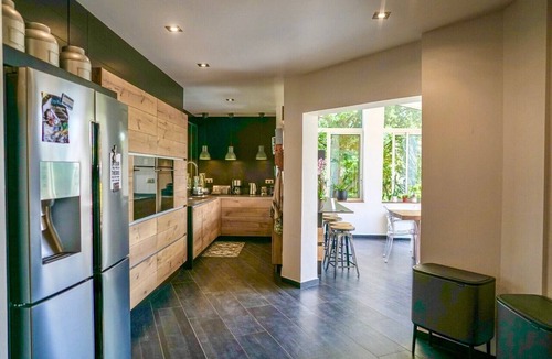 Saint-Maximin-la-Sainte-Baume Villa | Villa 'Hangaroa' with Wi-Fi and Air Conditioning