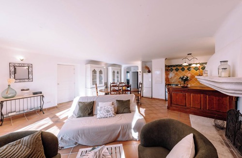 Ollieres Cottage | FRÊNE Vacation Rental – Charming vacation rental for 4–6 people with a pool, in the heart of the Provençal vineyards