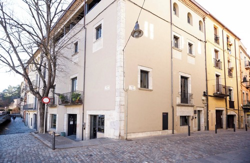 Salt Apartment | Fully Equipped One-Bedroom Apartment with original stone walls.