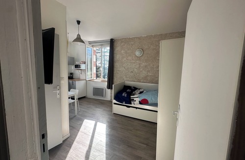 Biaudos Apartment | Furnished studio - Mobility lease