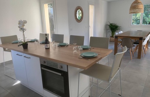 Sussargues Villa | Furnished villa with 5 bedrooms and garden near Montpellier