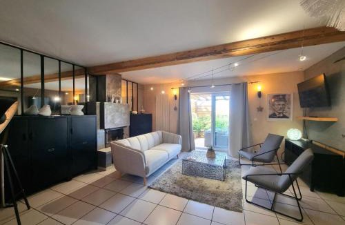 Tartaras House | Gîte campagnard avec animaux acceptés, terrasse privée - FR-1-496-299