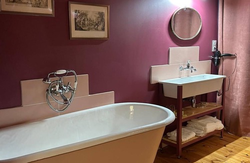 Aubazat Bed & Breakfast | Gîte, Chambres, Table D'hôtes. Sauna, Jacuzzi, Piscine Chauffée, Bain Nordique