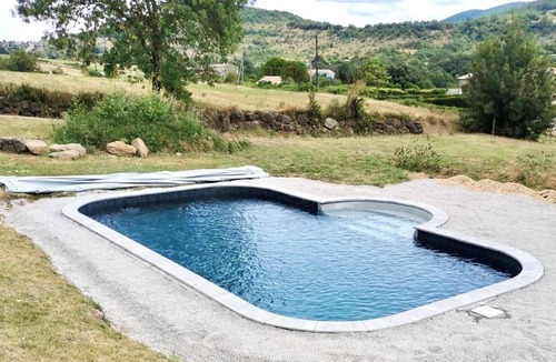 Saint-Vincent-de-Barres House | Gîte de la Fruitière: Swimming pool and Ardèche charm