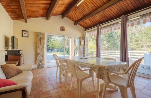 Banne House | Gîte de la Troulière: Lake View, Private Terrace and Garden