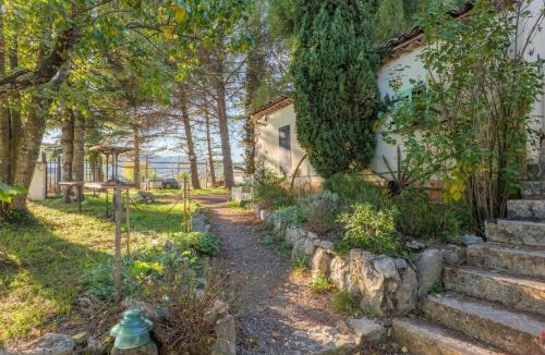 Banne House | Gîte Des Louveteaux