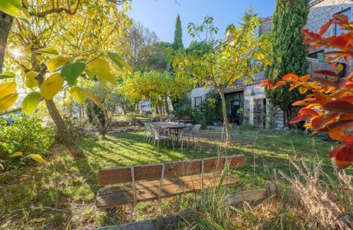 Banne House | Gîte Des Louveteaux