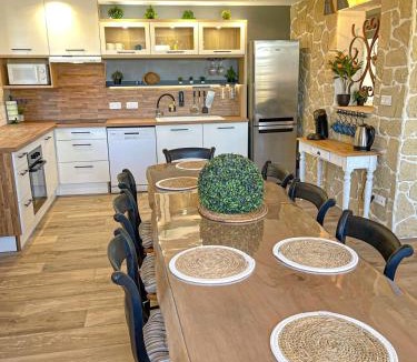 Pouzilhac House | Gîte des Papillons & Brocante