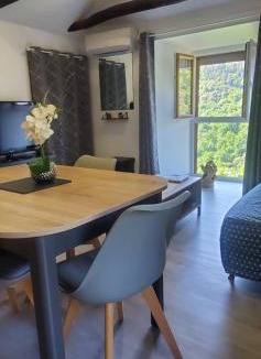 Saint-Privat-de-Vallongue House | Gîte en Cévennes 40 m2 - Tout confort, Climatisé et Vue sur la Vallée