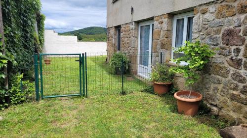 Saint-Michel-de-Bannieres Apartment | Gîte familial avec jardin privatif - près de Rocamadour et Padirac