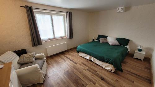 Saint-Michel-de-Bannieres Apartment | Gîte familial avec jardin privatif - près de Rocamadour et Padirac