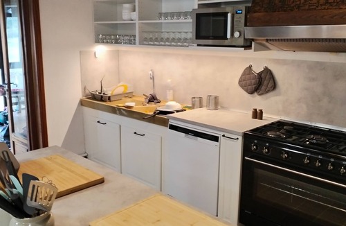 Saint-Andre-de-Majencoules Cottage | Gîte de groupe de la Source du Villaret (sleeps 25 - Great Hall)