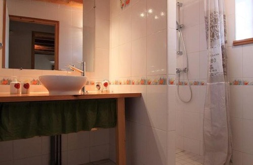Saint-Christophe-sur-Dolaison House | Gîte à la ferme à Saint-Christophe-sur-Dolaison avec terrasse et chambres privatives - FR-1-582-284