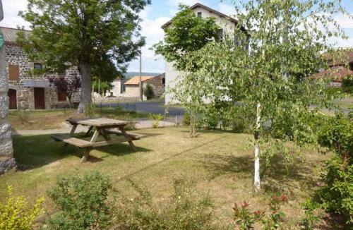 Rauret House | Gîte indépendant 4 pers. à Rauret avec cour, proche gorges de l'Allier, parking privé, animations. - FR-1-582-193