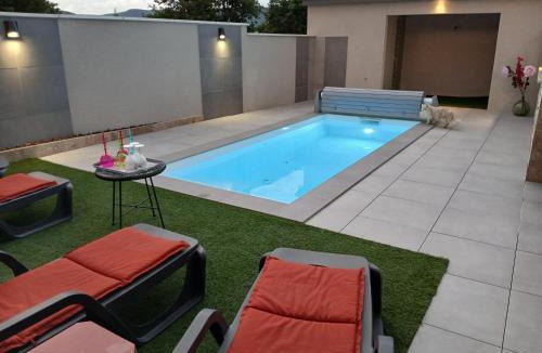 Lussas Villa | Gîte L'Ardétente piscine privée & accès SPA, Adults only, 2 à 4 personnes, Ardèche