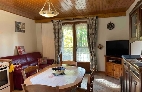 Hauteville Apartment | Gîte l'erablière – 4 guests, mountain views, peaceful village