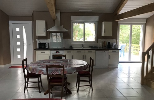 Rocles House | Gîte la Ferme de Palhères Oubliez vos Soucis Dans ce Logement Spacieux et Serein