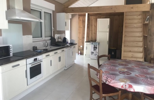 Rocles House | Gîte la Ferme de Palhères Oubliez vos Soucis Dans ce Logement Spacieux et Serein