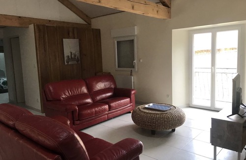 Rocles House | Gîte la Ferme de Palhères Oubliez vos Soucis Dans ce Logement Spacieux et Serein