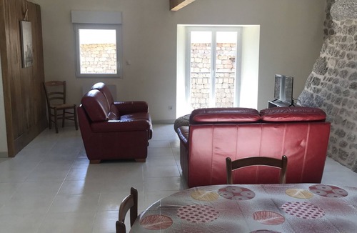 Rocles House | Gîte la Ferme de Palhères Oubliez vos Soucis Dans ce Logement Spacieux et Serein
