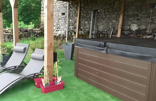 Meallet House | Gîte La Grange de Loey with Spa, Mountain View, Private Terrace & Wi-Fi