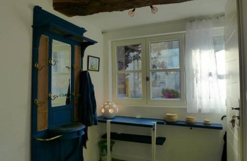 Le Malzieu-Ville House | Gîte La Maison Toute de Travers