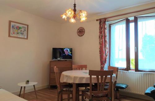 Saint-Alban-sur-Limagnole House | Gîte le toura 2/4 personnes