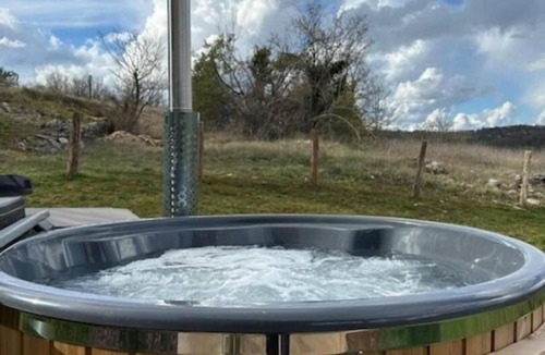 Cajarc House | Gîtes de France® - La Grange de René with wood-fired Nordic bath