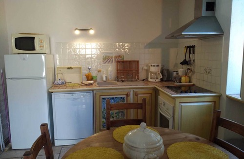 Saint-Jean-de-Valeriscle Apartment | Gîtes Les terrasses and La source room - 3 nights