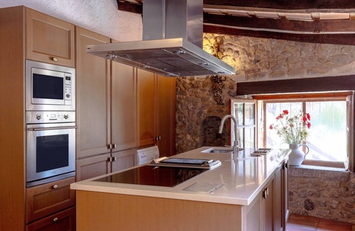 Les Planes d'Hostoles Villa | Garrotxa Nature House by Fidalsa ,