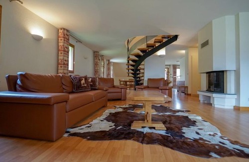 Giez Condo | Giez | 3BR Duplex for 6 + 2 Pools On-Site!