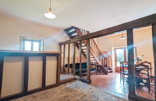 Crevant House | Gite 15 pers center de la France, Household linen and towels provided