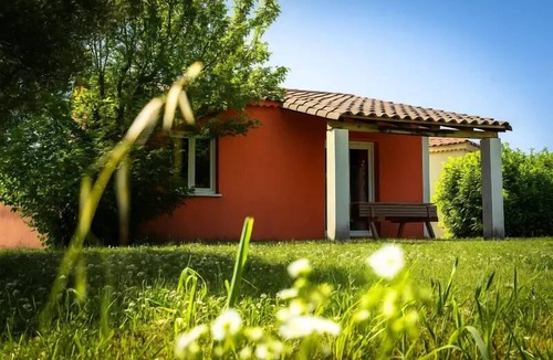 Grospierres Villa | Gîte - 50m² - 2 bedrooms with garden sleeps 8